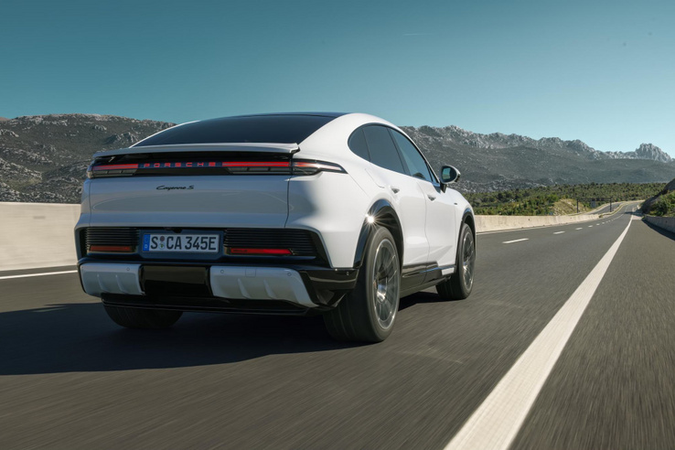 911-esnek sminkelt SUV: lehullott a lepel a Cayenne Coupéról