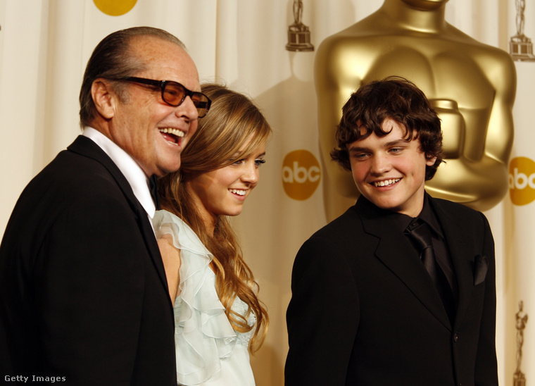 Jack Nicholson Lorraine és Ray Nicholson oldalán a 2006-os Oscar-díjátadón. (Fotó: Getty Images)
