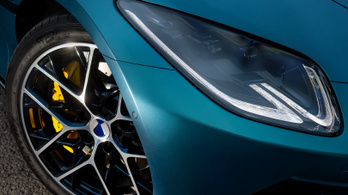 Több mint 1000 lóerős kínai kabriót szabadítanak Európára