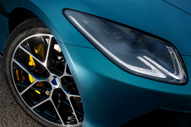 Több mint 1000 lóerős kínai kabriót szabadítanak Európára