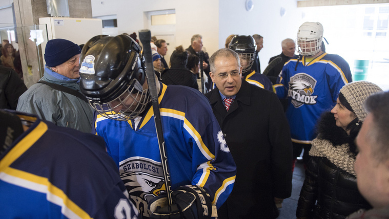 Eltűnt a politikai védőháló, sorra inognak meg a magyar sport vezetői székei