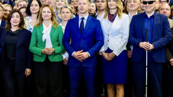 Závecz Tibor: a választások óta egymillió új támogatót vonzhatott be a Tisza