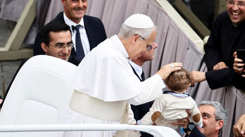 Leó pápa máris megáldotta a tiszás képviselőket, majd az egész világnak üzent