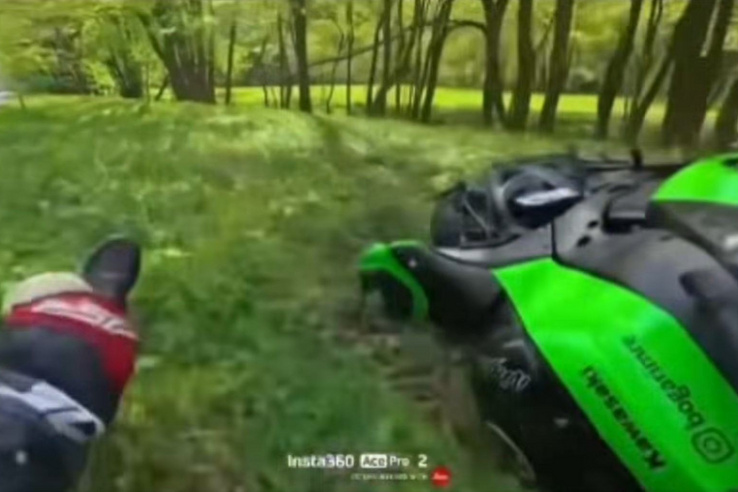 Csúnya bukással hívja fel a motorosok figyelmét a rendőrség