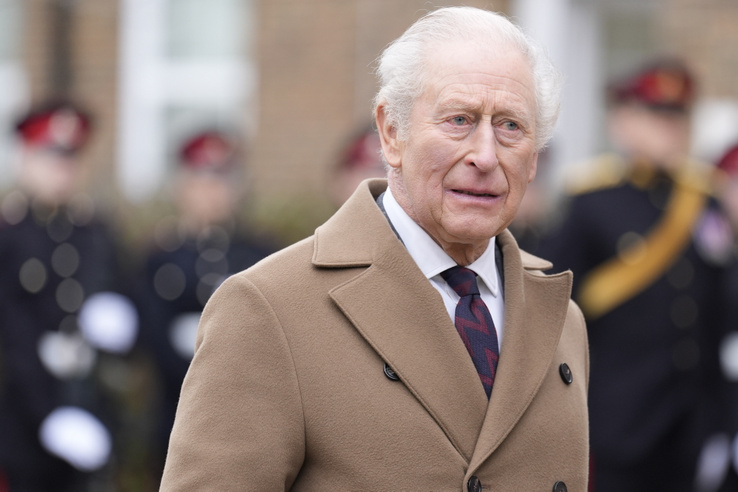 Buckingham-palota: tárgyalnak Károly király amerikai látogatásáról a lövöldözés után