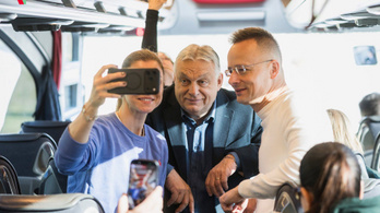 The Guardian: Az Orbán-kormány bukása után menekül a pénz, Bécsből indulnak a magángépek