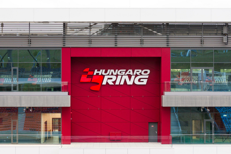 Unortodox módon nyitotta meg kapuit a megújult Hungaroring