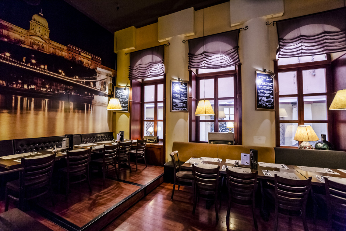 vakvarju-restaurant-pest