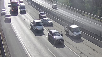 Nézni is rossz, ahogy pillanatok alatt őskáosz alakult ki az M3-ason