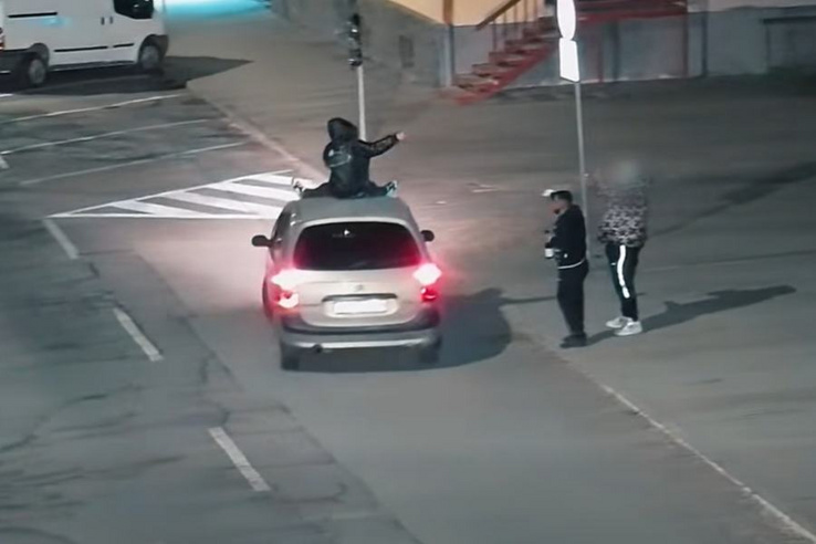 Felöntöttek a garatra a fiatalok – már az autón ugráltak, amikor jöttek a rendőrök