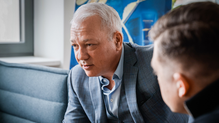 Fenyegető üzenetek miatt lemondta az erdélyi előadásait Balogh Levente