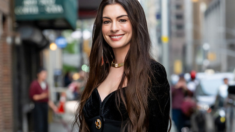 Anne Hathaway kis fekete ruhája: minden elegáns nő álma idén tavasszal
