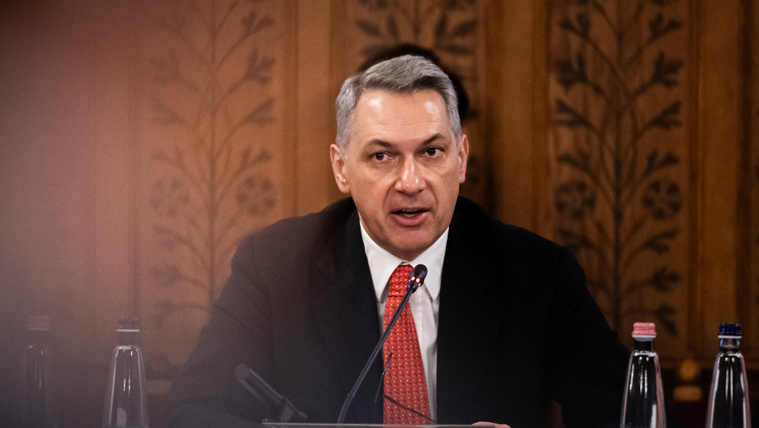 Lázár János elárulta, miért nem hívja ki Orbán Viktort a pártelnökségért
