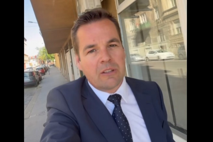 „K*rva anyád, Németh Balázs” – kiabálták oda az élőző újdonsült országgyűlési képviselőnek az utcán