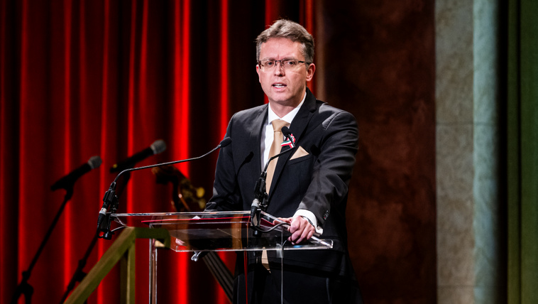 Nem csitul a botrány a Fidesz-holdudvarnak kifizetett milliárdok körül