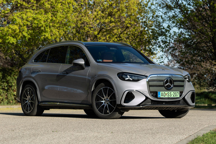 Mercedesben nehéz jó kommunistának lenni