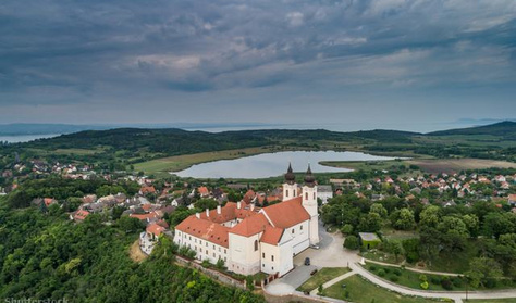 Aranyat találtak Tihanyban: régi árnyékszék rejtette a kincset