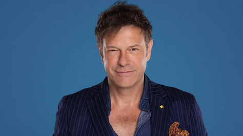 Ilyen csoda helyen él Till Attila: virágba borult mesés kertje