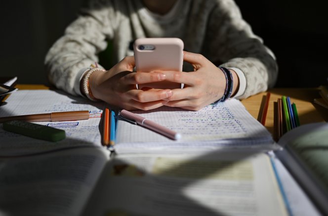 Új időszámítást kezdtek a&nbsp;Z&nbsp;generációsok, megrémültek attól, mennyire elbutultak