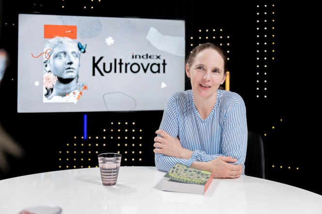A férfi a szakállas főnyeremény, őt akarja mindkét nő becserkészni