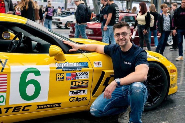 Évente ezer kört megy a Nordschleifén, és nem unja