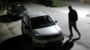 Unta a sétát, elcsórt egy autót (és kirabolta a tulajt)