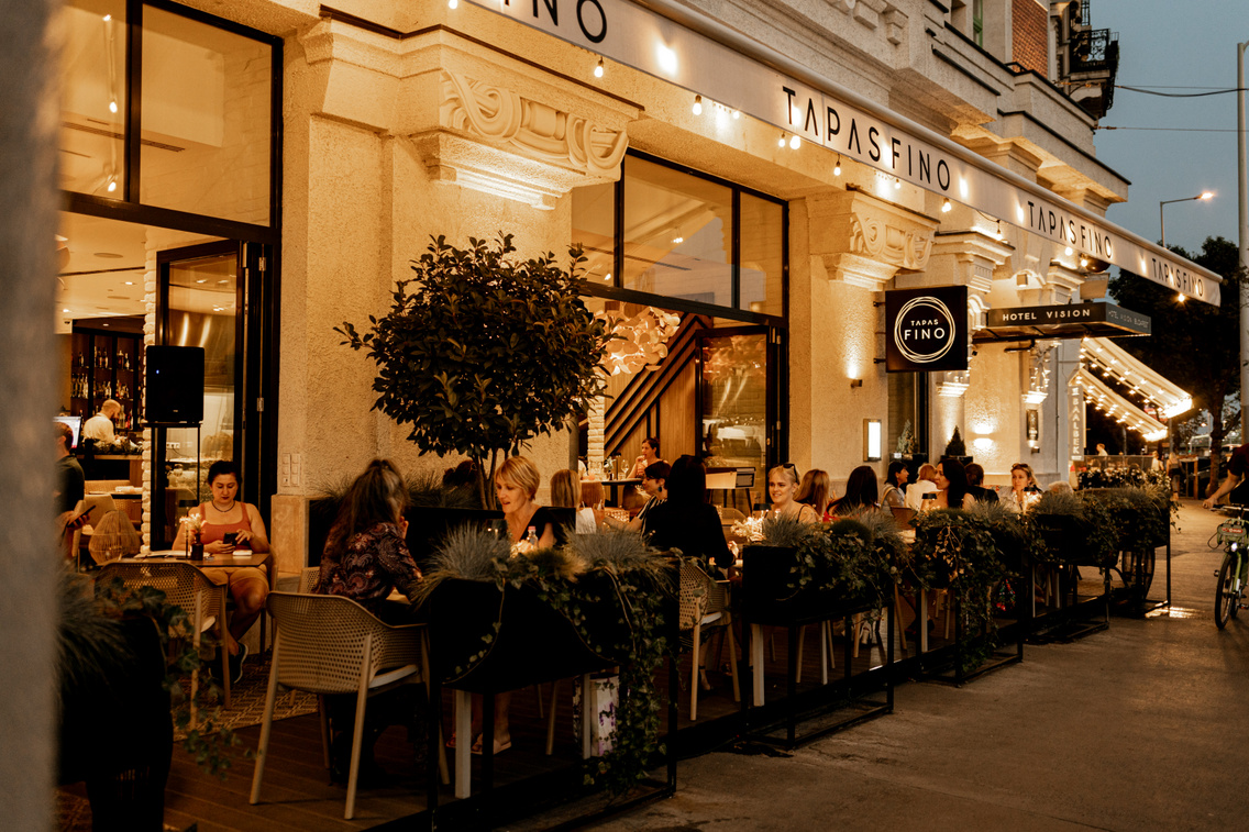 Esti hangulat a teraszon