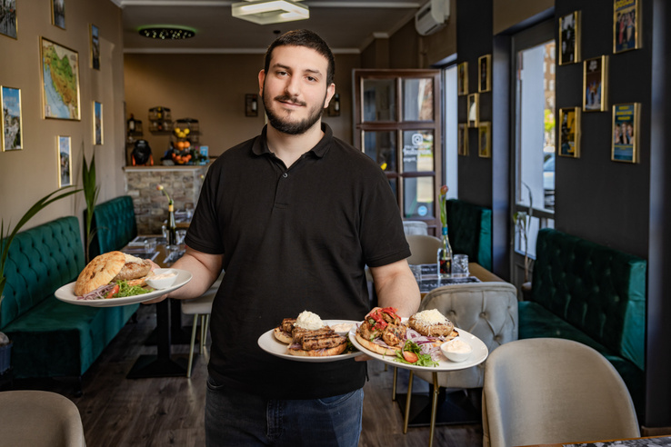 Szaftos csevapok sülnek a Kolosy térnél