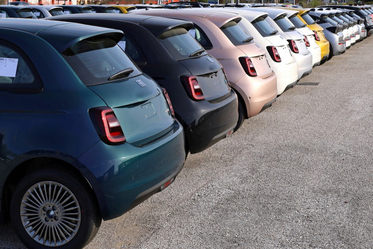 Dilemma a Stellantisnál: eladni vagy megosztani?