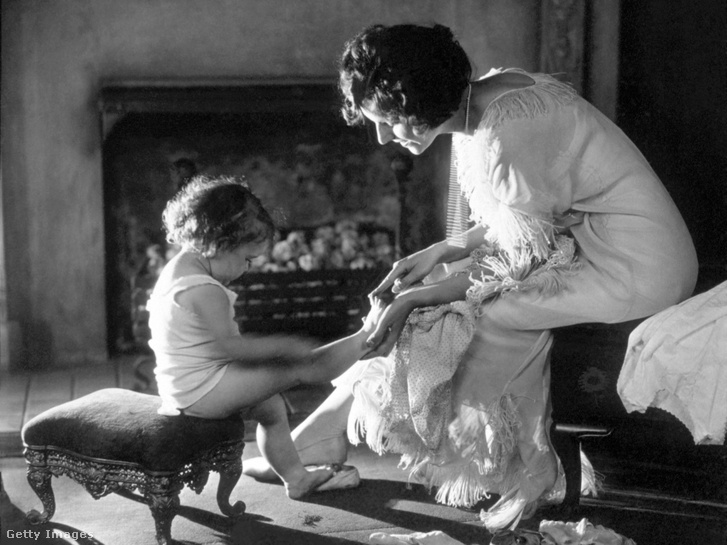 Anya és gyermeke 1915 körül