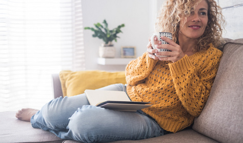 Irodalmi alapkvíz: ki írta A helység kalapácsát?