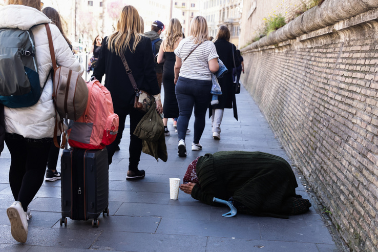 Majdnem 100 millió embert veszélyeztet a szegénység az unióban, megjöttek a magyar adatok is
