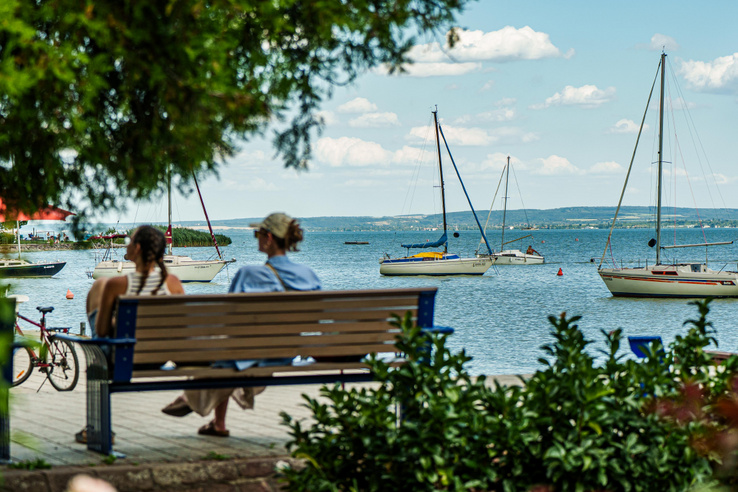 Majális, anyák napja, vezetett túrák – Hosszú hétvégi balatoni programajánló