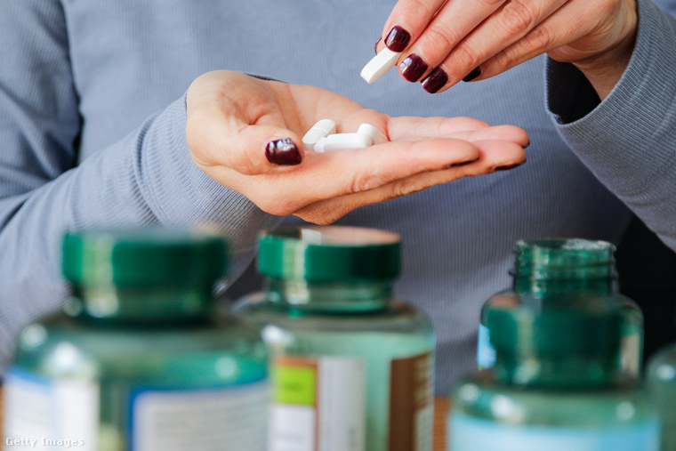 Sokan azt gondolják, hogy mivel a vitaminok recept nélkül is kaphatók, nem árthatnak, de ez nem teljesen igaz. (Illusztráció: Getty Images)