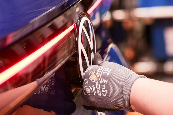 Küszöbön a következő szigorítás a Volkswagennél, vége a habzsi-dőzsinek