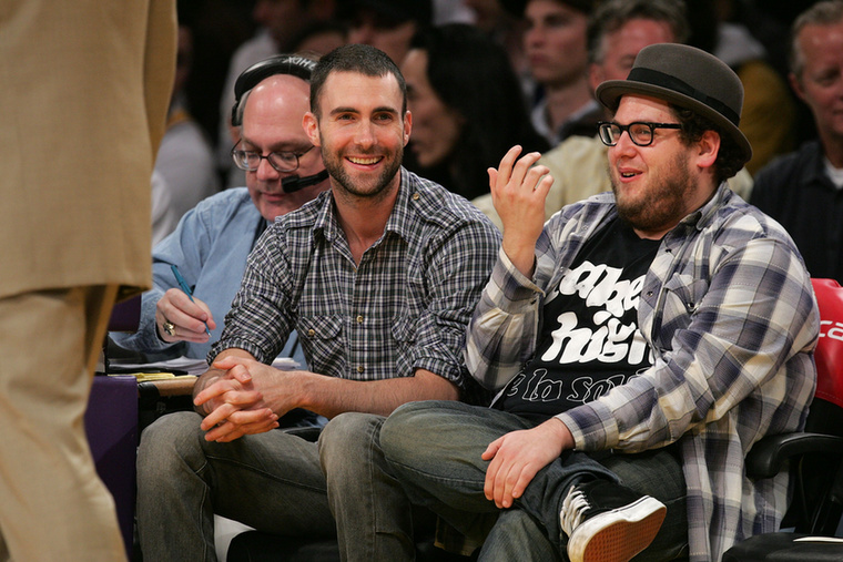 Adam Levine és Jonah HillA két sztárt olyan testvéri kötelék fűzi össze, amely messze túlmutat Hollywood felszínességén