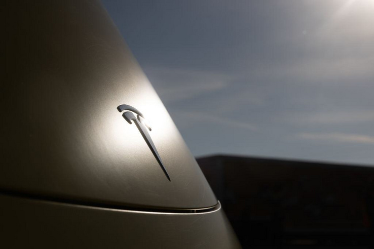 9 év után beváltotta az ígéretét a Tesla – legalább egyet a sok közül