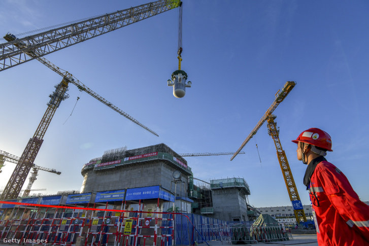 A kínai Linglong One, a világ első kereskedelmi célú kis moduláris atomreaktorának (SMR) magját telepítették a Hainan tartományban 2023. augusztus 10-én