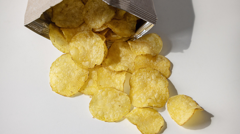 Meglepő felfedezés: a chipsfogyasztás ezért növelheti a demencia kockázatát