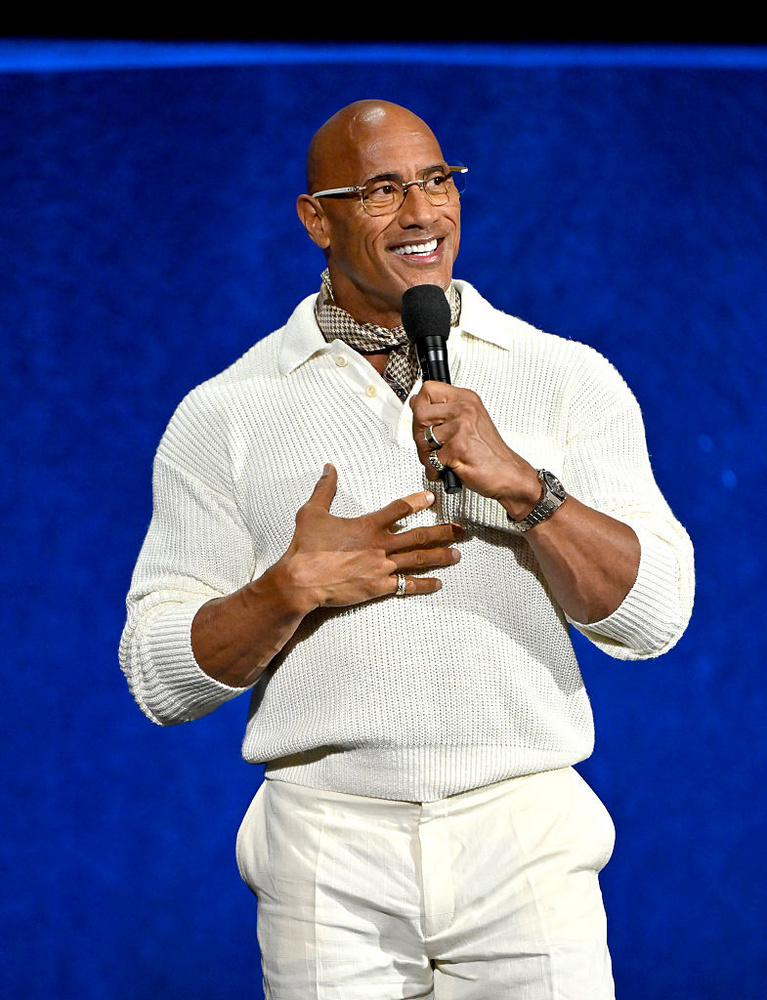 Dwayne JohnsonDwayne Johnson ugyan Hollywood egyik legfoglalkoztatottabb színésze, azonban a Met-gála vörös szőnyegén eddig még sosem jelent meg