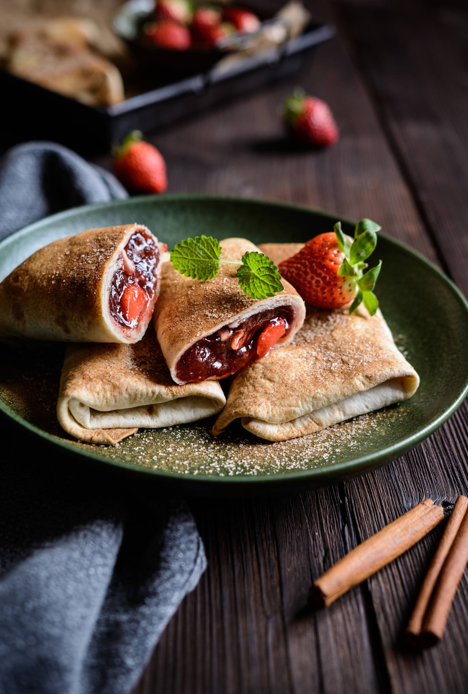 A mexikói chimichanga egy klasszikusan sós étel, ezúttal azonban eperlekvárral varázsoljuk édessé.