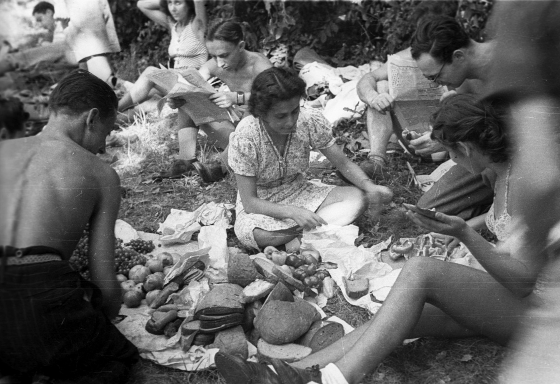 1946