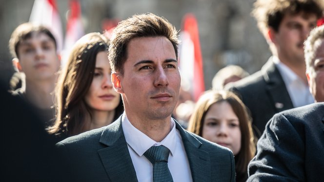 Radnai Márk darabja miatt áll a bál a Thália Színházban, megszólalt a Tisza Párt politikusa