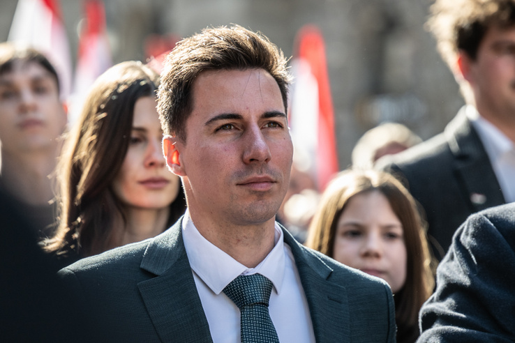 Radnai Márk darabja miatt áll a bál a Thália Színházban, megszólalt a Tisza Párt politikusa