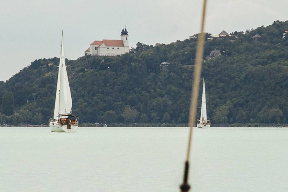 Vitorlázás, kajak és SUP jóga ingyen? – Őszig bárki tesztelhet vízi sportokat Balatonfüreden