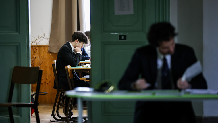 Íme a matekérettségi megoldásai, volt, aki a&nbsp;második résznél sírógörcsöt kapott