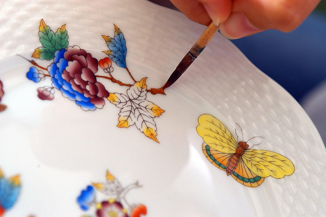 Herendi Porcelán tányérfestés