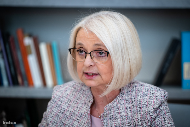 Krucsainé Herter Anikó