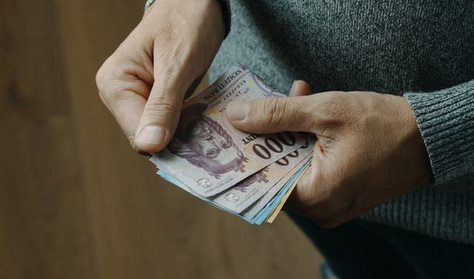 Ennyi pénz kell havonta a biztos megélhetéshez a magyar fiatalok szerint