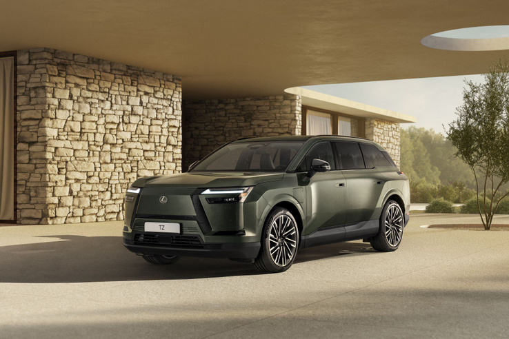Vadiúj Lexus érkezett, íme, a TZ
